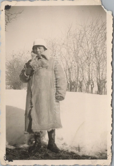Foto, Wk2, Soldat mit Stahlhelm und Wintermantel (N)50275