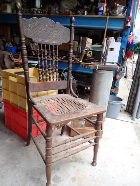 Vintage Wooden Chair. Need Restoration.