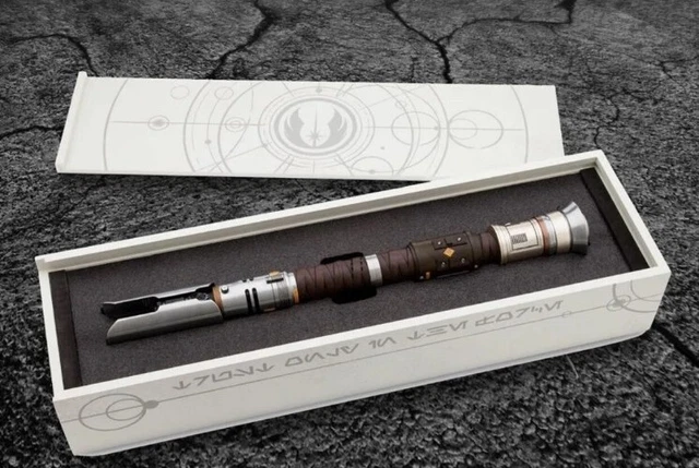 Disney Parks Star Wars Cal Kestis Limited Edition Customised LIGHTSABER Hilt Set