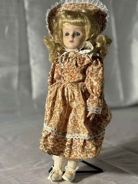 poupée en porcelaine vintage njsf poupée en porcelaine vintage njsf