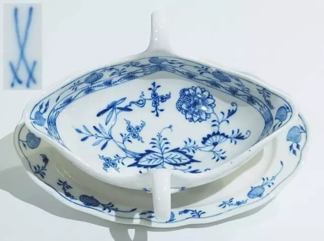 Sauciere auf Unterschale. MEISSEN nach 1900  - Zwiebelmuster -Schwertermarke