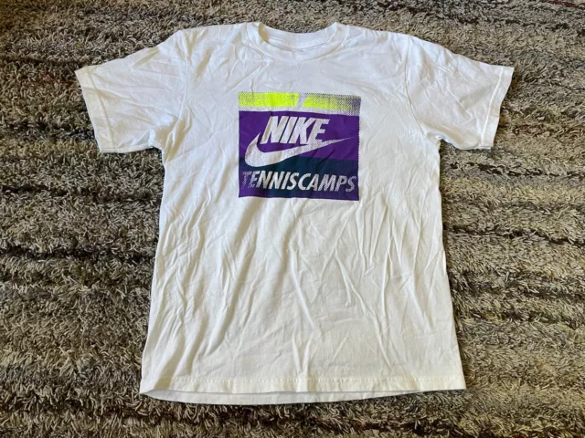 NIKE TENNIS Camp Boys Girls Childrens Kids T-Shirt - Standard Fit - Youth Medium