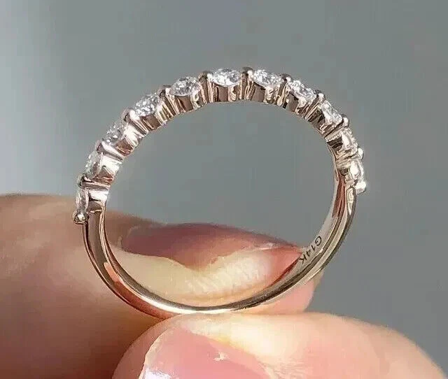 Anello d fdanzamento con mossante taglo ovale n oro masscco
