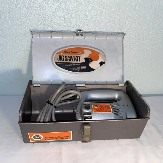 Vintage Black & Decker Jig Saw 7568 With Hard Cover Case and Over (35+)  Blades!!