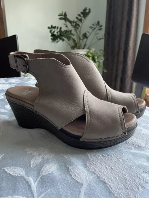 DANSKO REGGIE WOMEN S 10.5 Shoes Brown Peep Toe Bootie Slingback