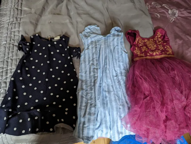 Bundle of 16 items of girls clothes aged 5-6 years.