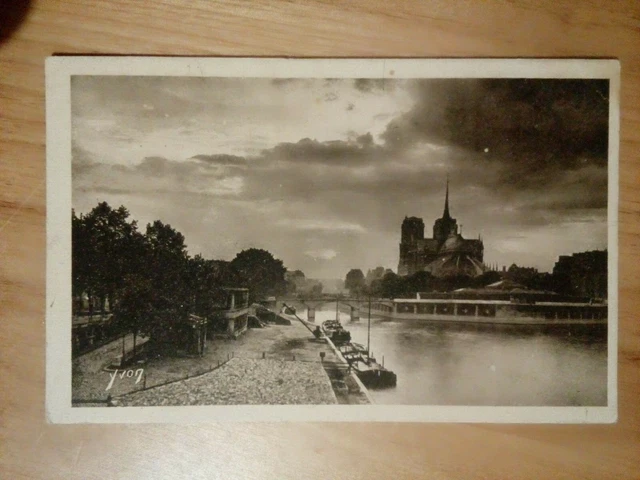 Cpa 75 PARIS en flanant crépuscule sur notre dame
