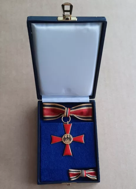 Bundesverdienstorden Bundesverdienstkreuz Verdienstkreuz für Damen (!) im Etui