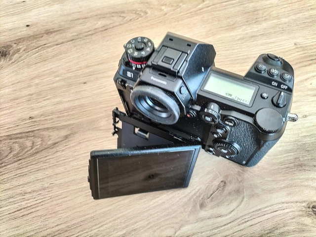 Panasonic S 1 plein format & objectif 24 -105 f4 seulement 9986 déclenchements 2