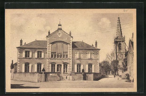 CPA Surgy, La Mairie et l´Eglise 1958