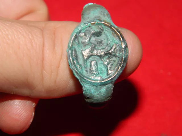 Magnifico Anillo romano con entalle, Roman bronze ring. Ancient Objects