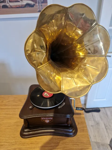 Victrola Gramophone with Brass Horn (JJ)