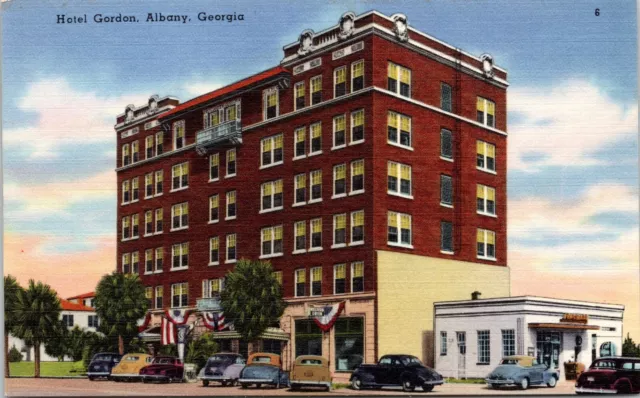Hotel Gordon, Albany Georgia - Linen Postcard - Old Cars, Gas Station