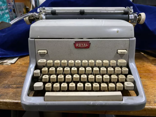 Rara máquina de escribir Royal FP-P gris real 1957 para utilería de restauración o repuestos