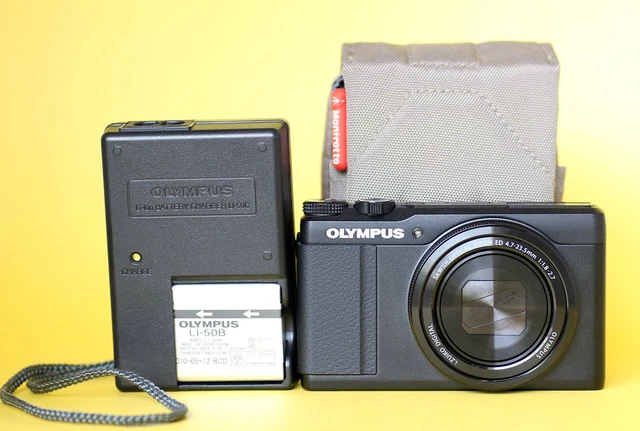 Olympus Stylus XZ-10 12.0MP Digital Camera  NEAR MINT -, Perfect Working WT Case