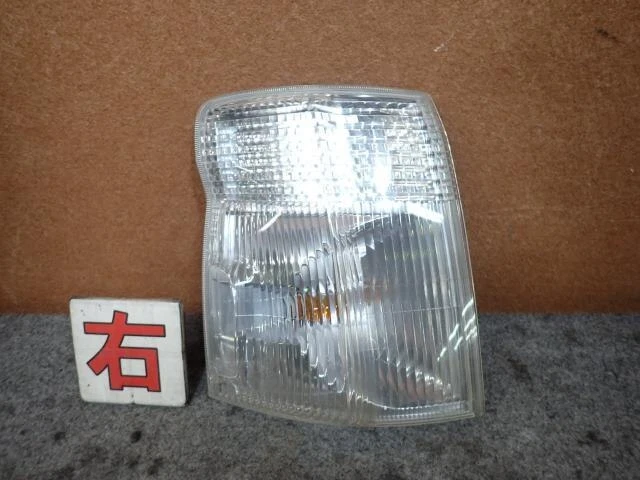 Nissan Caravan Van 2002 Luce di posizione laterale destra 26110VW025 [Usato] [PA55122958]