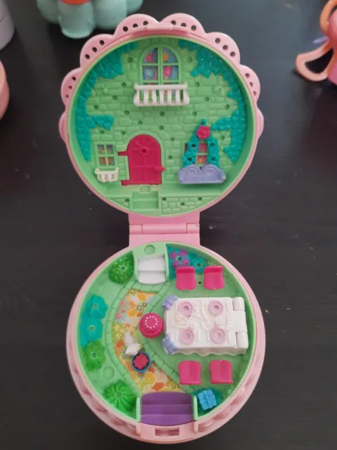 Vintage 1994 bluebird Polly Pocket Birthday Cake Party Surprise Compact! 3