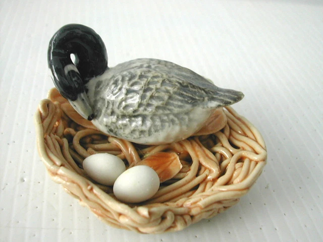 KLIMA E383 Miniature statuette en porcelaine - OIE SAUVAGE SUR NID GOOSE
