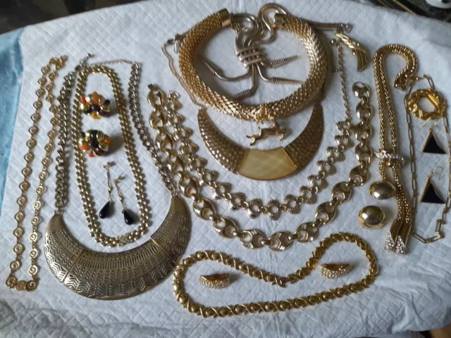 Large Lot Gold Plated Vintage Jewellery/Necklaces/Earrings/Fancy Collar/