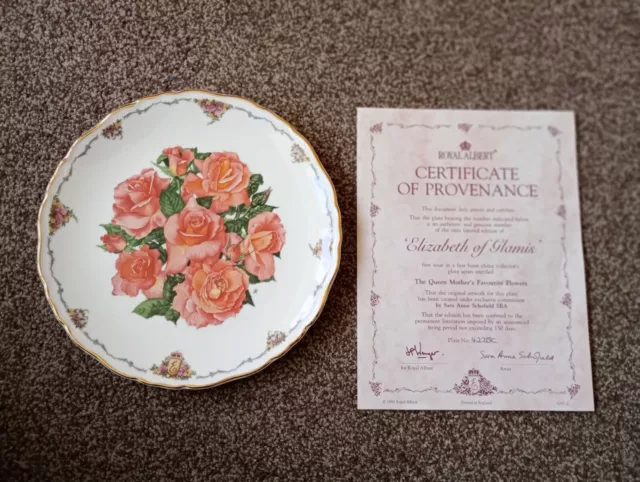 Royal Albert  Collectors Plate - Elizabeth of Glamis - Queen Mothers Favourites