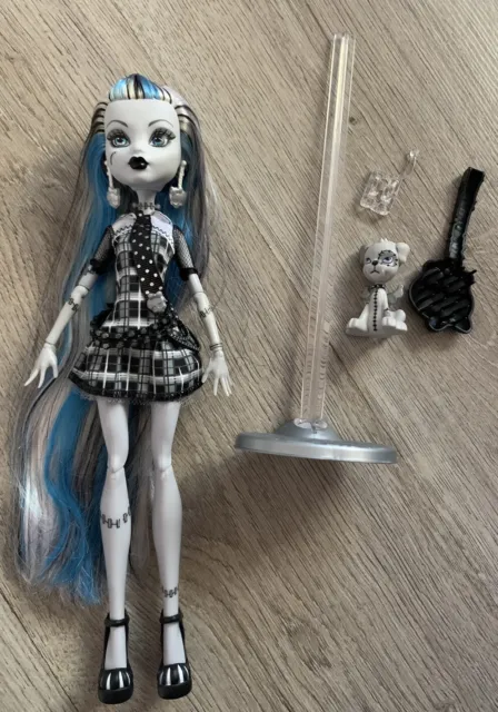 MONSTER HIGH - Frankie Stein - First Day of School - Brand New In