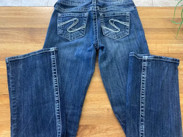 Juniors Silver Jeans Size 5. Aiko Bootcut Low Rise Blue Jeans