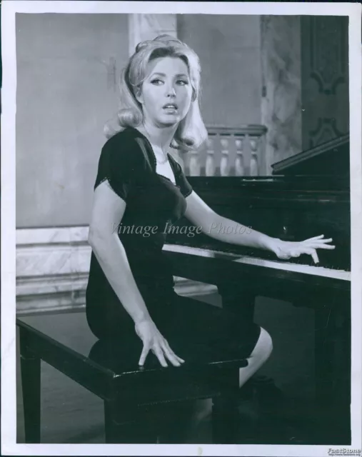 1964 Laura Devon Starring In Episode Of Bob Hope Presents Television Photo 7X9
