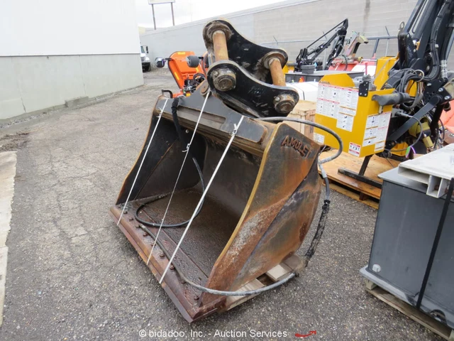 Amulet T205603 Hydraulic Excavator Tilt 62" Bucket Attachment Clean Up bidadoo
