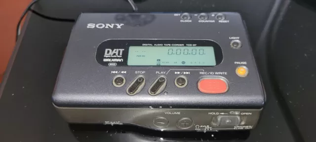 DAT SONY TCD-D7 lecteur enregistreur ( digital audio tape corder )