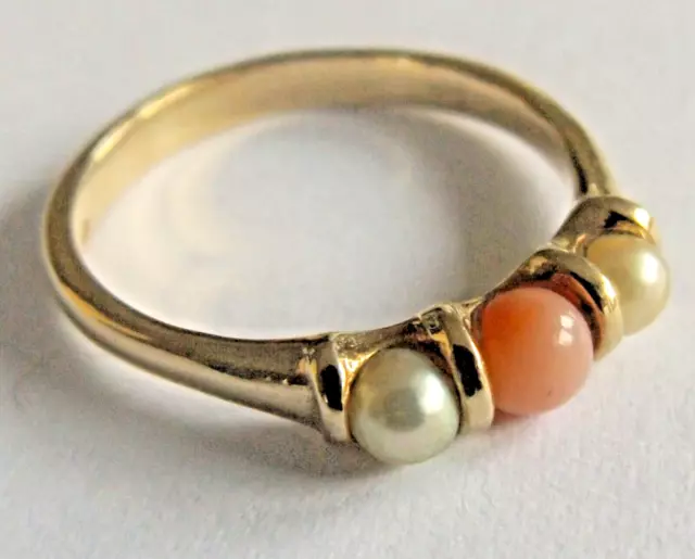 Very Fine Quality Solid 9ct Gold Akoya Pearl & Angel Skin Coral Trilogy Ring