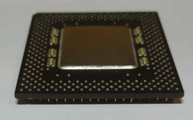 Procesador vintage Intel 200 MHz MMX. CPU