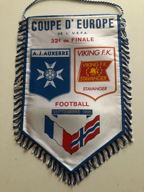 LOT DE 3 pin's Auxerre AJA coupe UEFA football Dortmund Tenerife RARE EUR 12,00 - FR