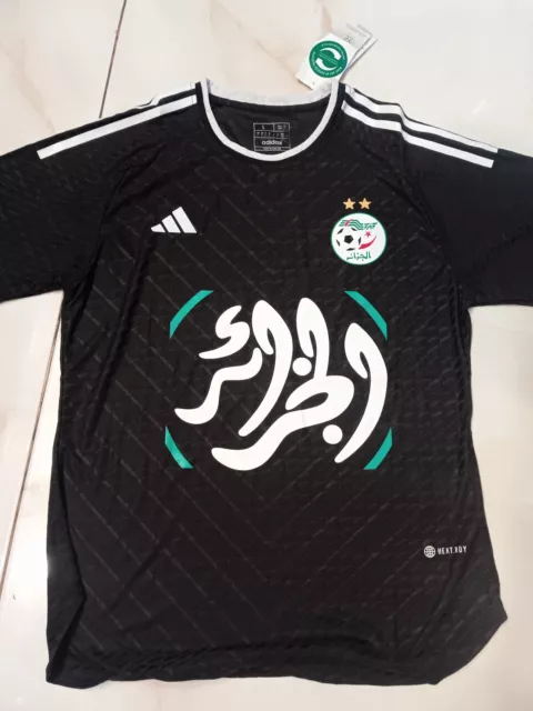 NOUVEAU MAILLOT DE FOOT BALL ALGERIE   2022-2023_ Noir Et Blanc Logo Arabe