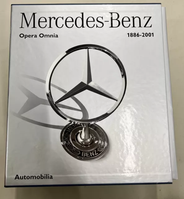 Mercedes Benz Opera Omnia, 1886-2001, Band 1-3 in stabiler Box.