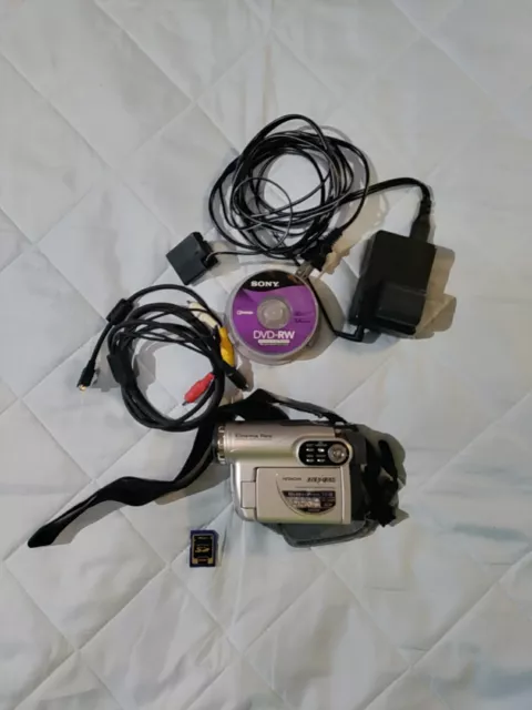 Hitachi DZ-BX35A DVD Camcorder with 25x Zoom Custom Kit