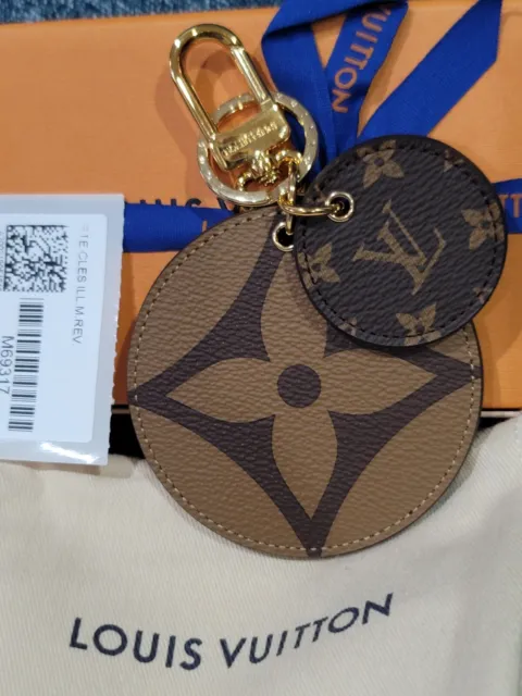 LOUIS VUITTON Giant Monogram Vivienne Bag Charm Key Holder Rose 1231096