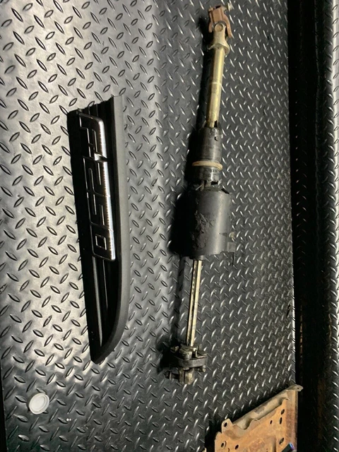 2003-2007 Ford F350SD F250SD lariat oem intermediate steering column shaft