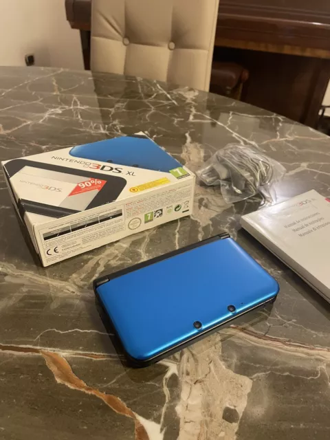 Nintendo 3DS XL Console Portatile Blu con Caricatore e 50 Giochi Inclusi!