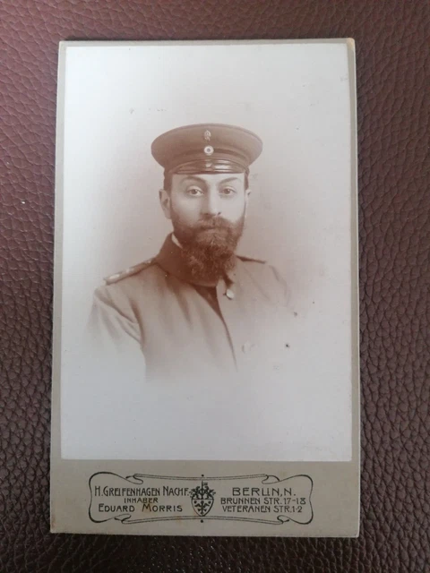CDV Foto,  Berlin, Offizier mit Adler auf der Schirmmütze