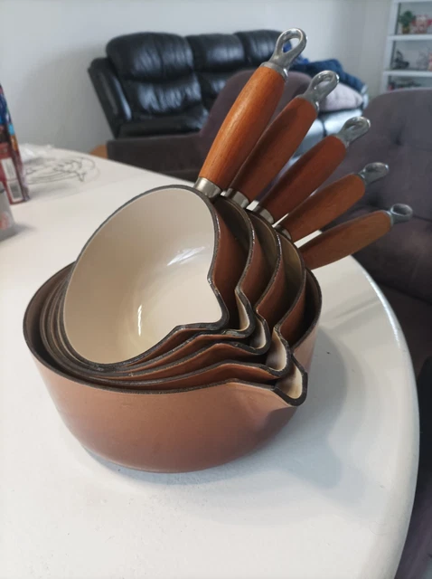 LE CREUSET ensemble de 5 casseroles avec étagère - Fonte - Catawiki