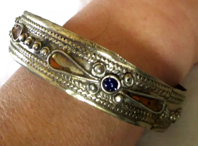 Ancien bracelet rigide en métal argenté émail bleu orange rare bijou vintage 330