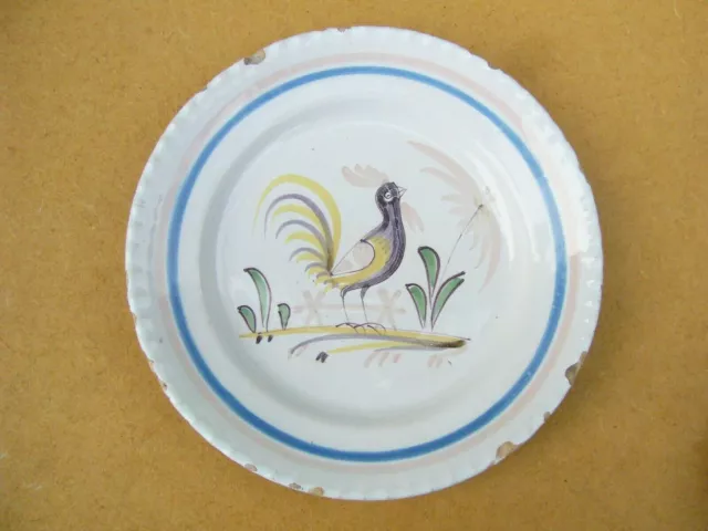 ASSIETTE ANCIENNE XVIIIe / XIXe DECORS AU COQ   NEVERS ?  A IDENTIFIER