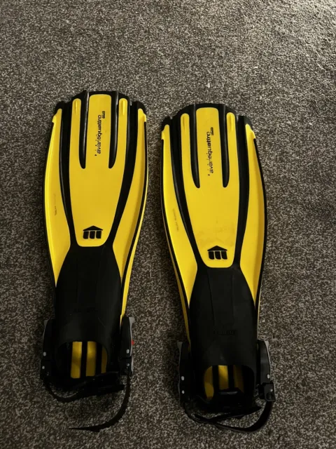 Mares Avanti Quattro Plus ABS Driving Fins. Size Small - Medium