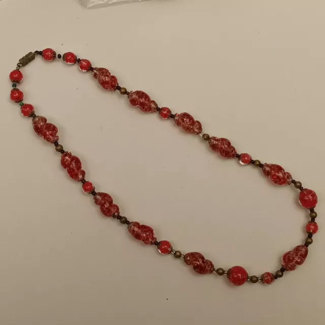 Collier perles en verre framboise années 1930/1960