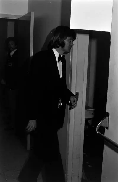 Glen Campbell attends a party at the Miramar Hotel in Los Ang- 1977 Old Photo 4