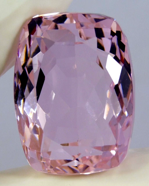 Kunzite Rose AAA 64 Carats - Coupe Coussin - Pierre Précieuse Non Traitée - Qualité Exceptionnelle