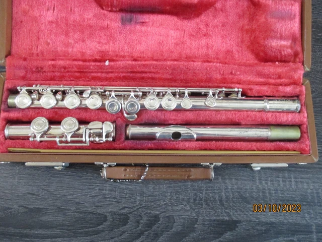 Artley 18-O brand Flute with case Artley 18-O brand Flute with case