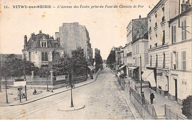 94 - VITRY SUR SEINE - SAN67740 - L'Avenue des Ecoles prise du Pont de chemin d