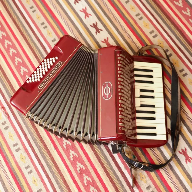 Cantulia Bambi ca. 1949 (26 Piano, 40 Bässe, zweichörig, 2 Reg.) Klein-Akkordeon