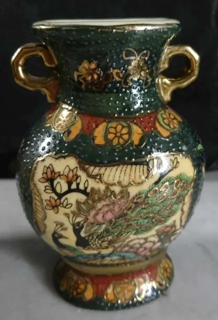 Petit vase de Collection en Porcelaine à anses dorées Décor Asiatique Tons Verts
